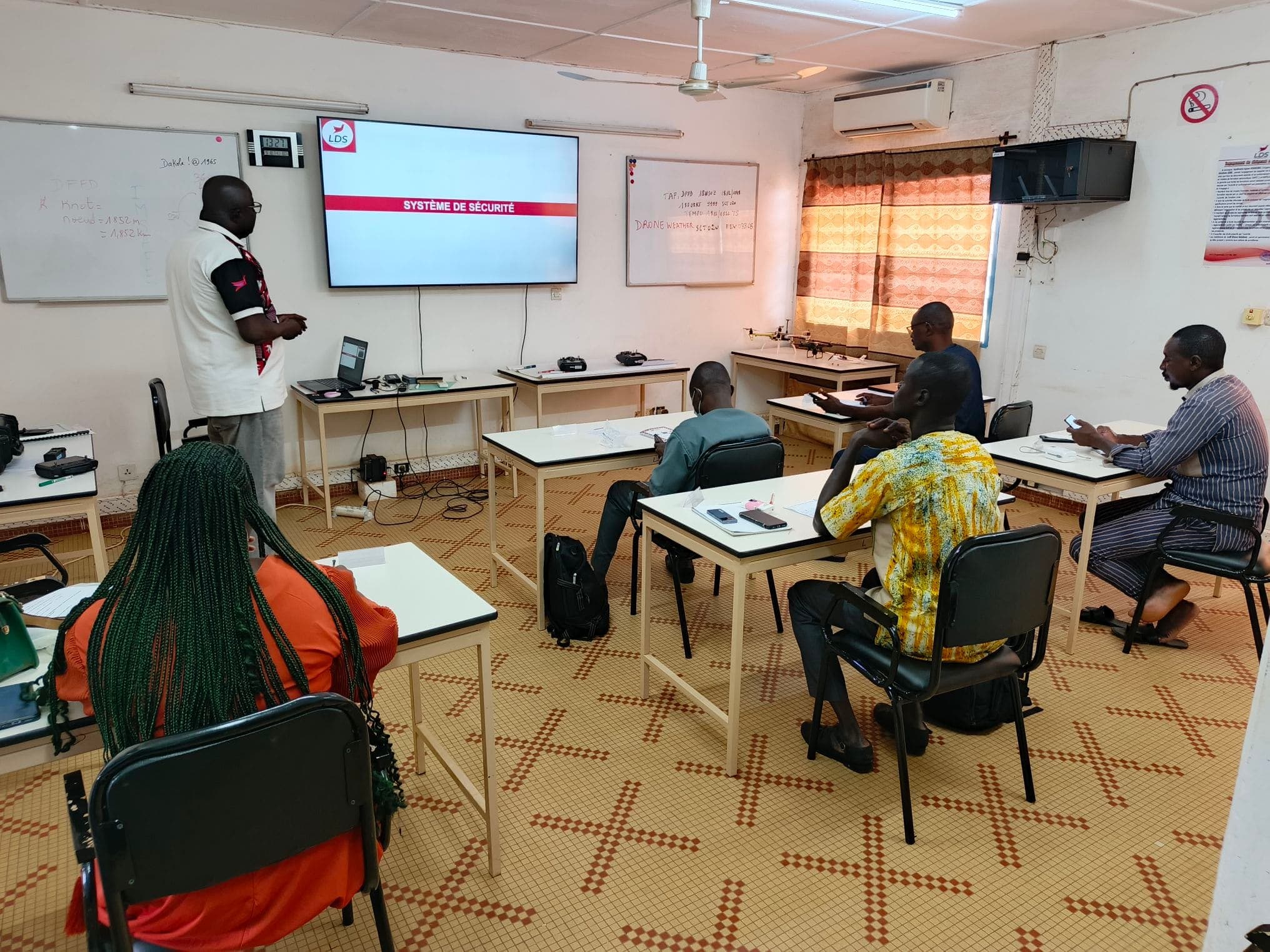 Un cours théorique en salle